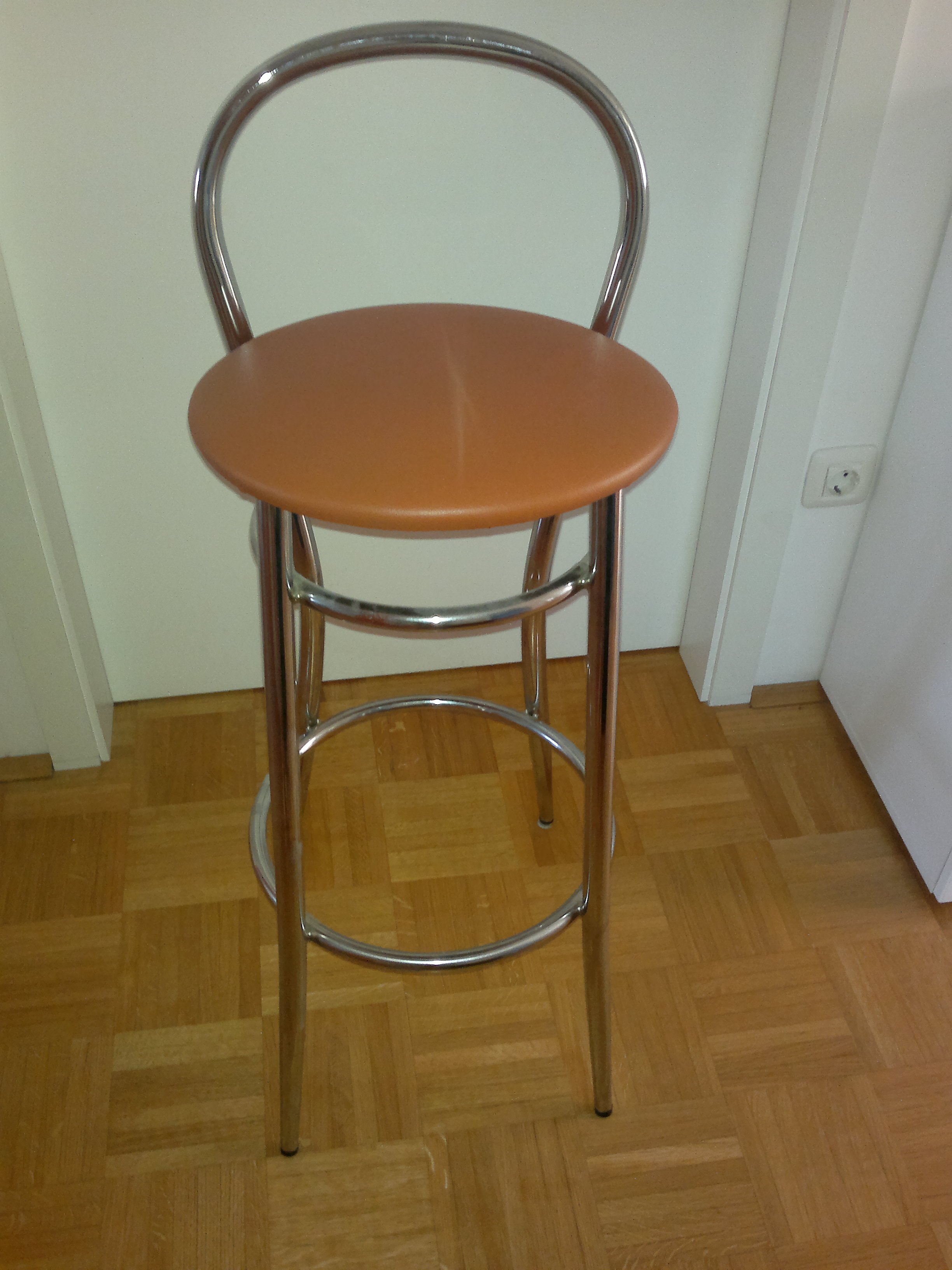 Rabljena barska stola